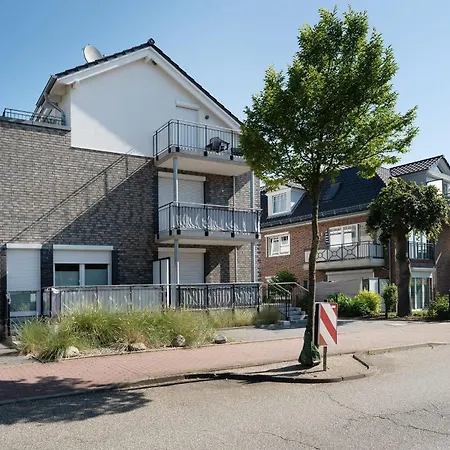 Schuetzenstrasse 15 Sailors Gallery *