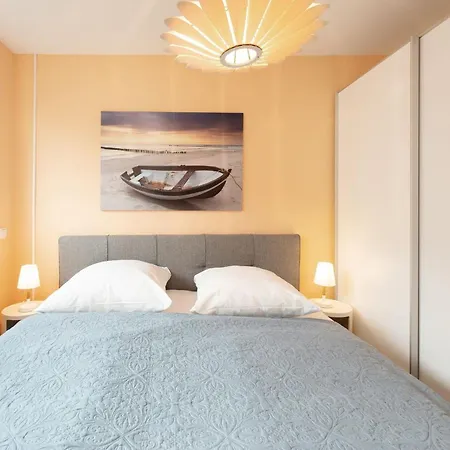 Schuetzenstrasse 15 Sailors Gallery Apartment *