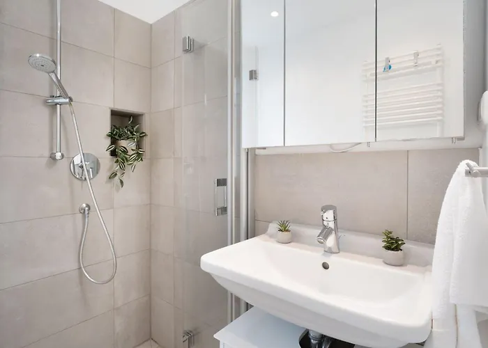 Schuetzenstrasse 15 Sailors Gallery * Grömitz